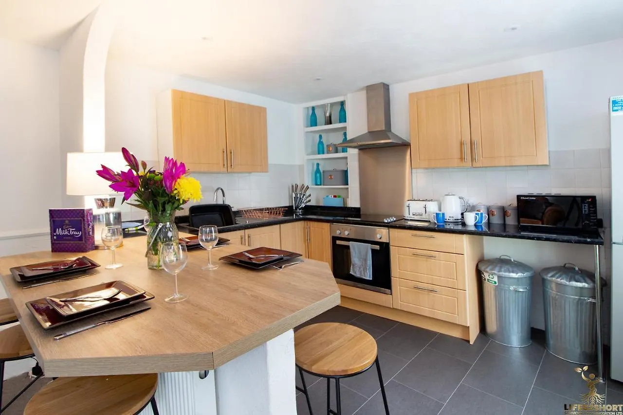 Modern Quirky Exeter City Cottage 2 Min Walk - Shops 0*,
